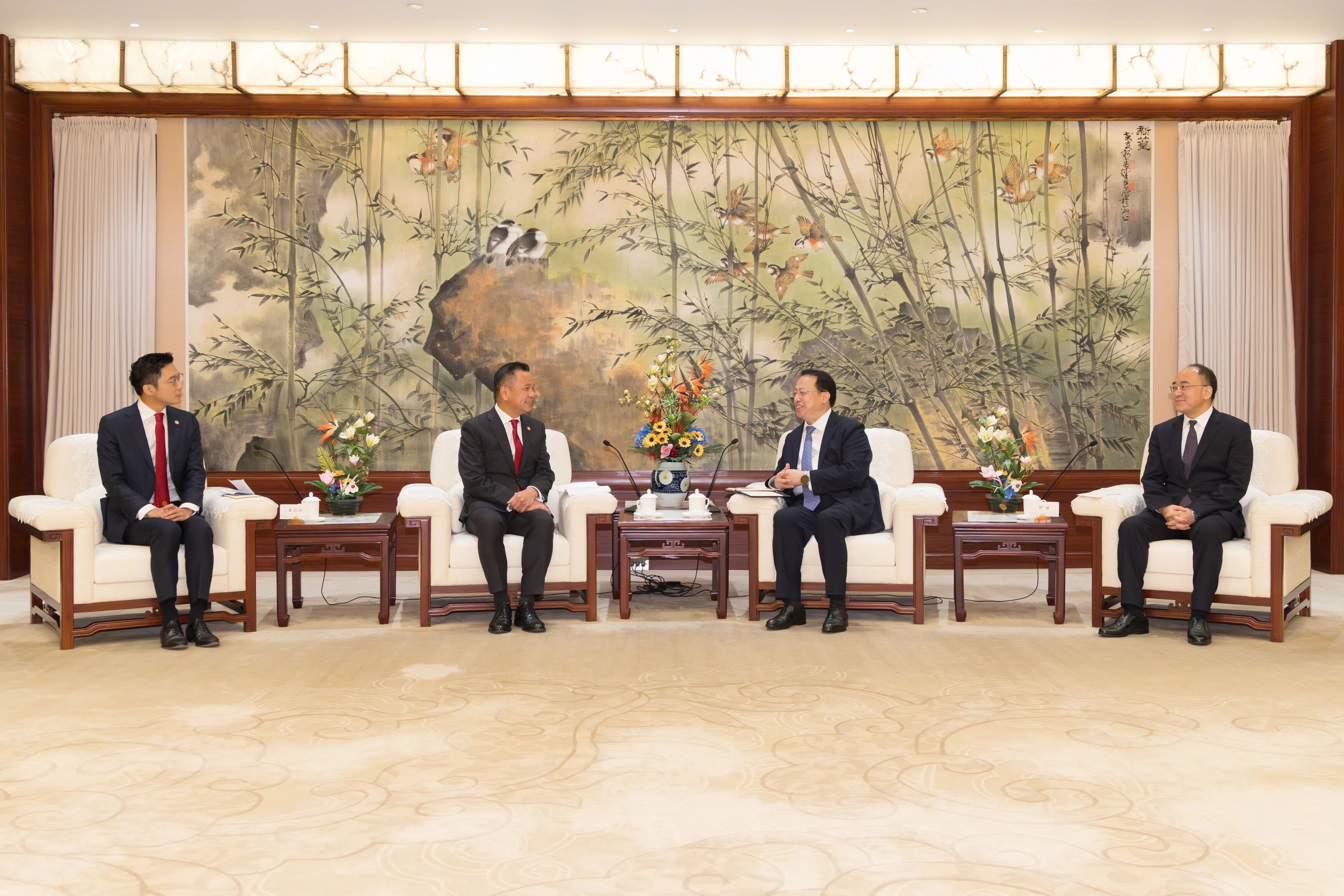 上海市长龚正会见港区省级政协委员联谊会代表团 谢承润受邀出席